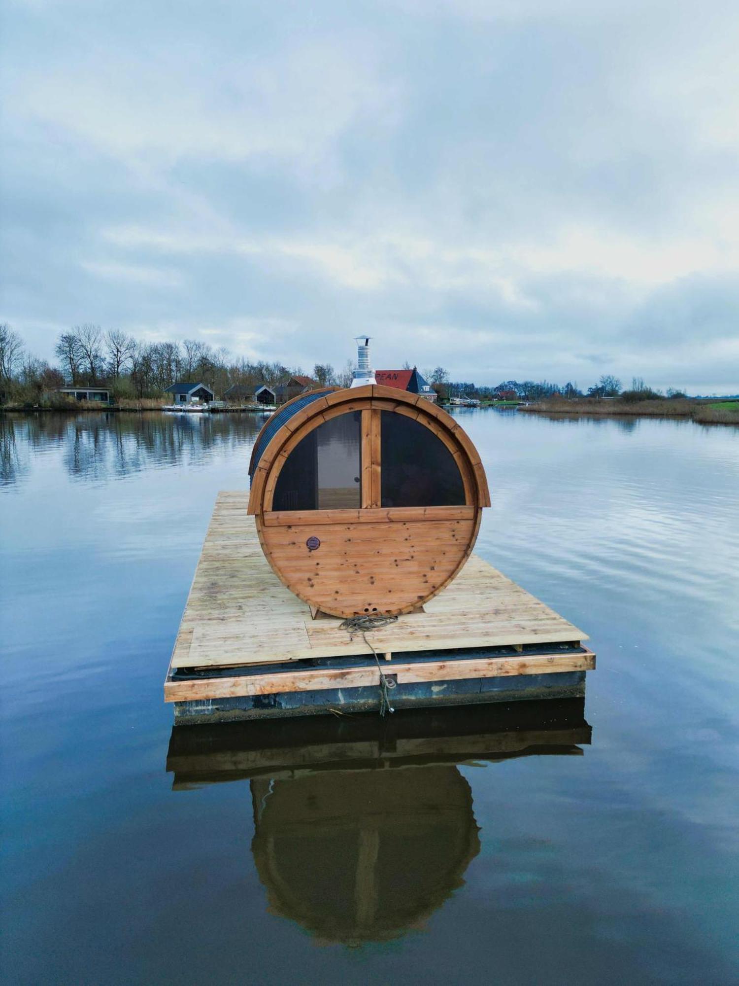 Pean-Buiten Waterlodges Nes  Luaran gambar