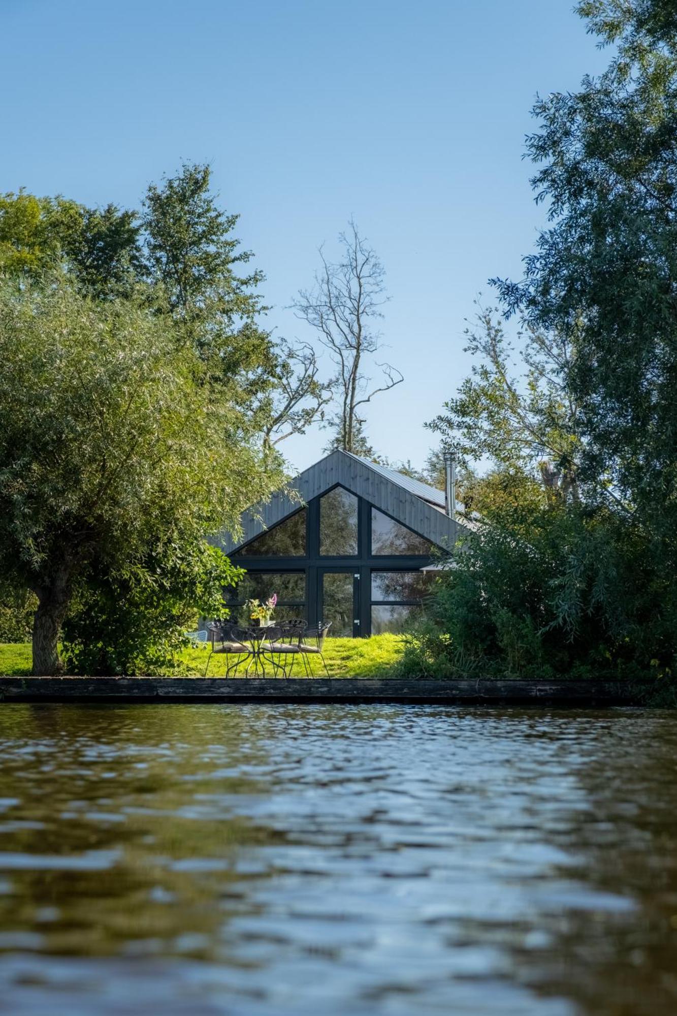 Pean-Buiten Waterlodges Nes  Luaran gambar